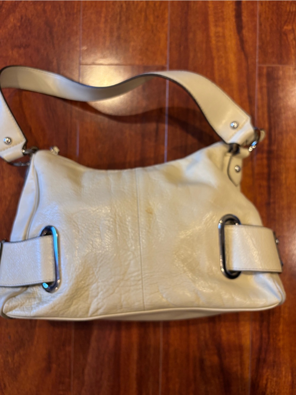 Elegant Cream Leather Shoulder Bag with Wide Strap